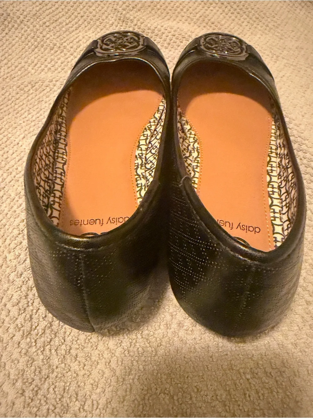 Daisy Fuentes classic black